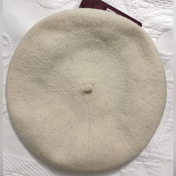 Beret or Beani off white 100 % Pure Wool. - Picture 6 of 11